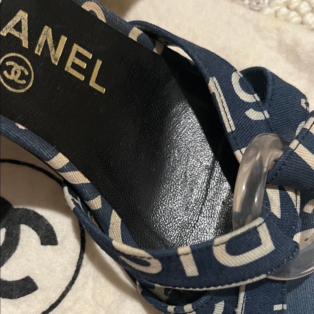 CHANEL Dark Blue and White Heels - Picture 4 of 13
